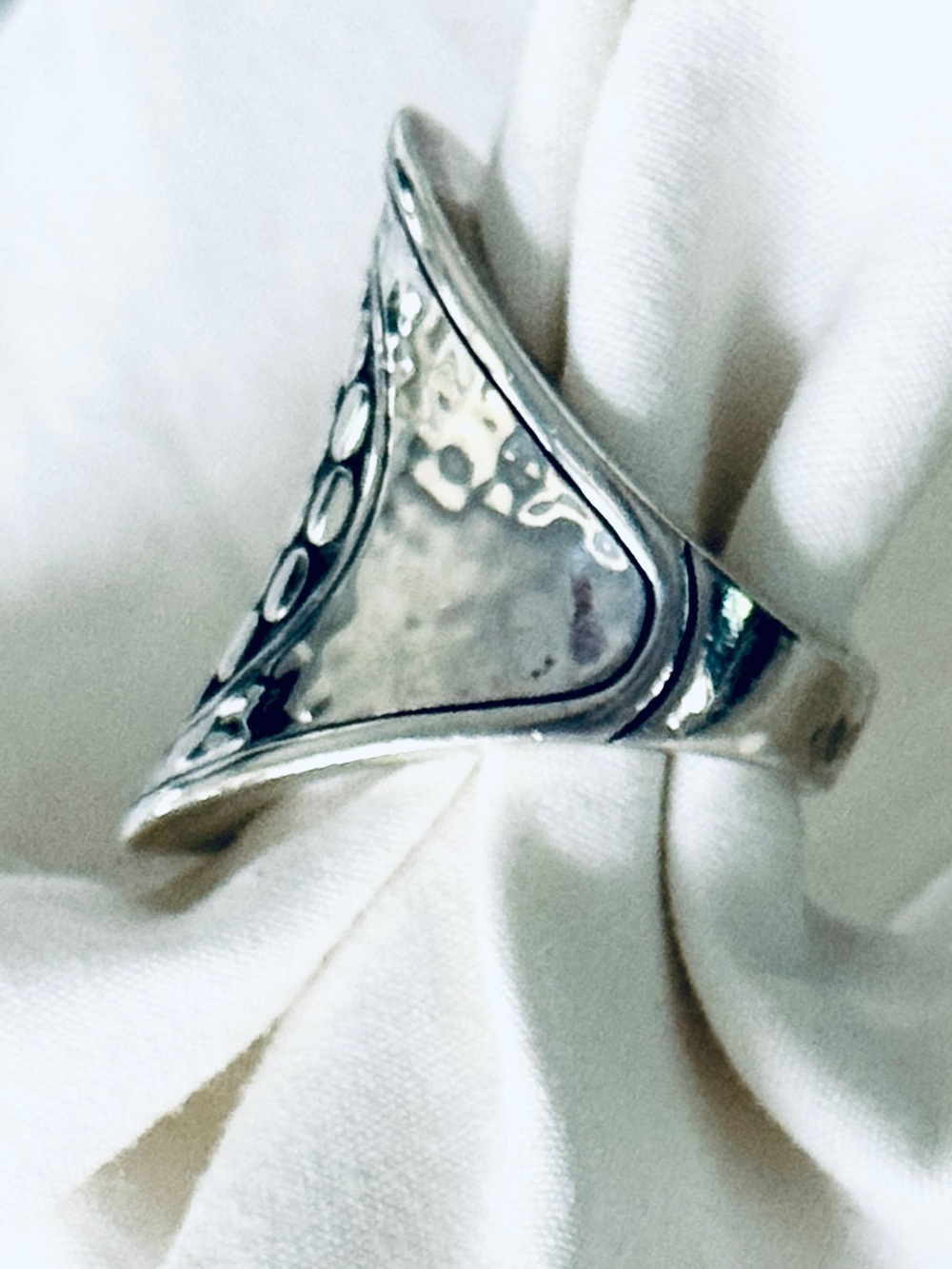 LIKE NEW - JOHN HARDY DOT STATEMENT RING, STERLING SILVER (925) - SIZE 7 - Picture 4 of 13